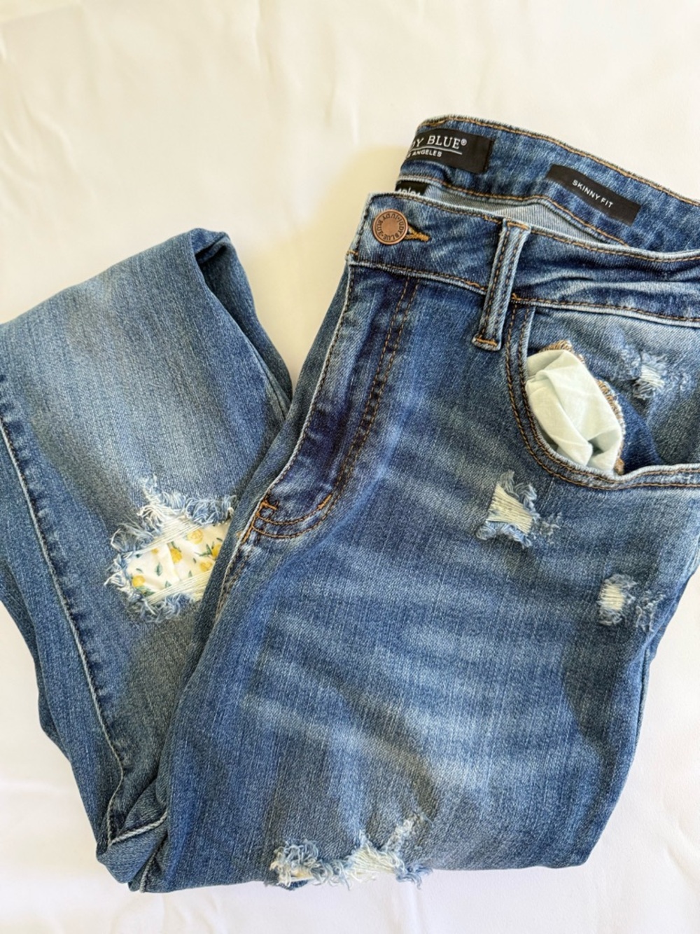 Judy Blue Distressed Skinny Fit Jeans in Medium Blue Wash / Lemons / Size 13/31